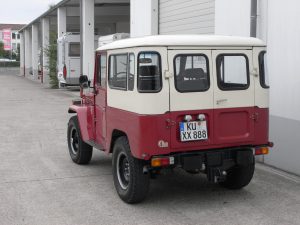 BJ42 von hinten